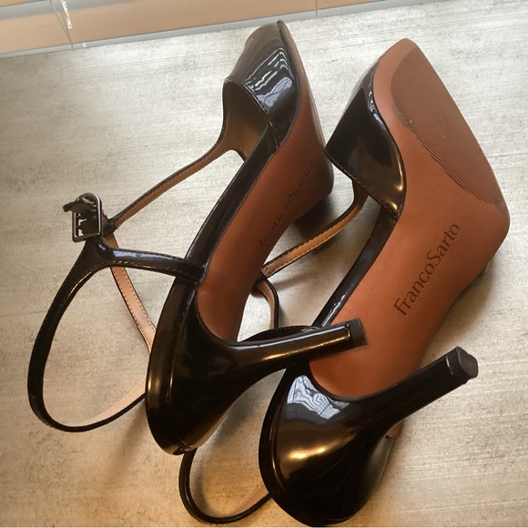 Franco Sarto Black Heels with Pointed Toe and Ankle Strap - Picture 6 of 6